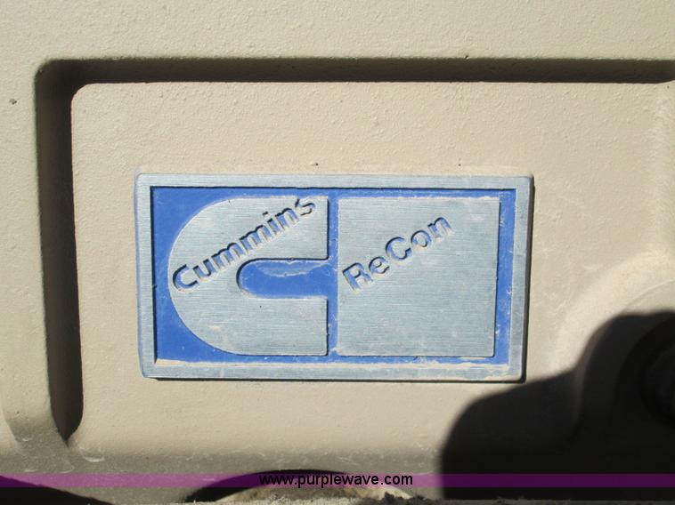 image for item L6410 1986 Peterbilt 359 service and lube truck