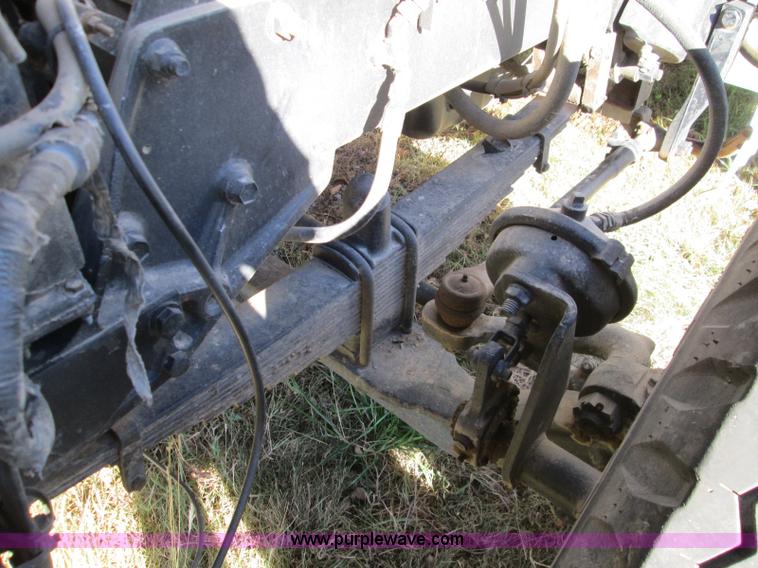 image for item L6410 1986 Peterbilt 359 service and lube truck