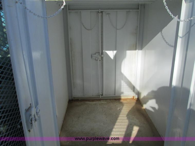 image for item L6410 1986 Peterbilt 359 service and lube truck