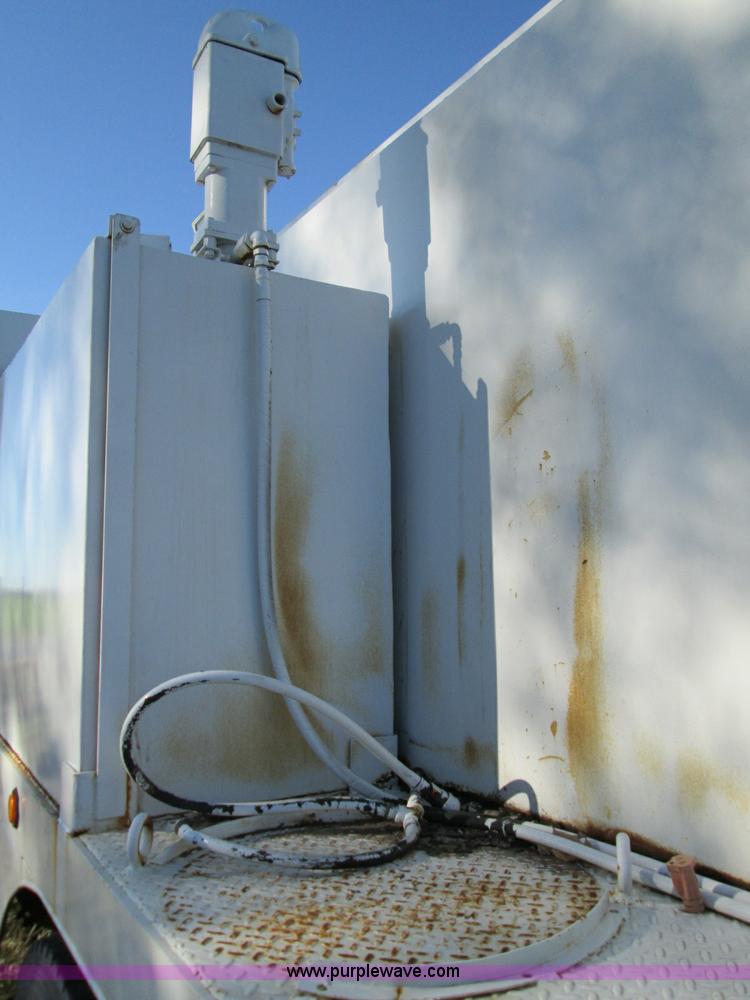 image for item L6410 1986 Peterbilt 359 service and lube truck