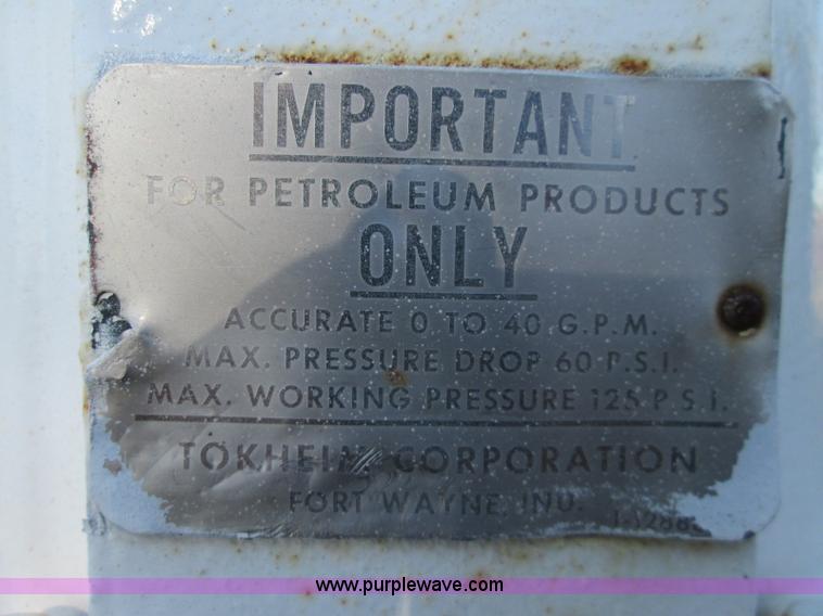 image for item L6410 1986 Peterbilt 359 service and lube truck