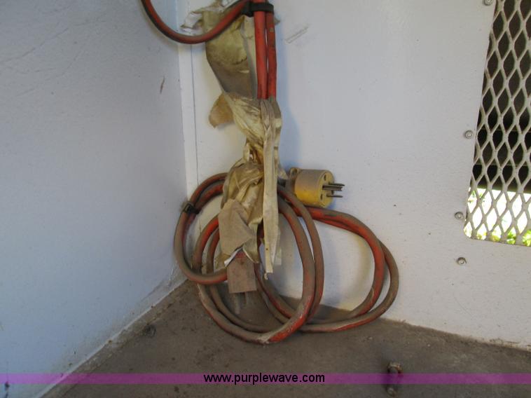 image for item L6410 1986 Peterbilt 359 service and lube truck