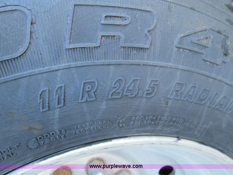 image for item L6410 1986 Peterbilt 359 service and lube truck