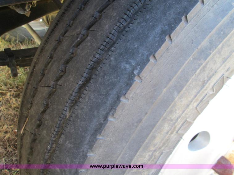 image for item L6410 1986 Peterbilt 359 service and lube truck