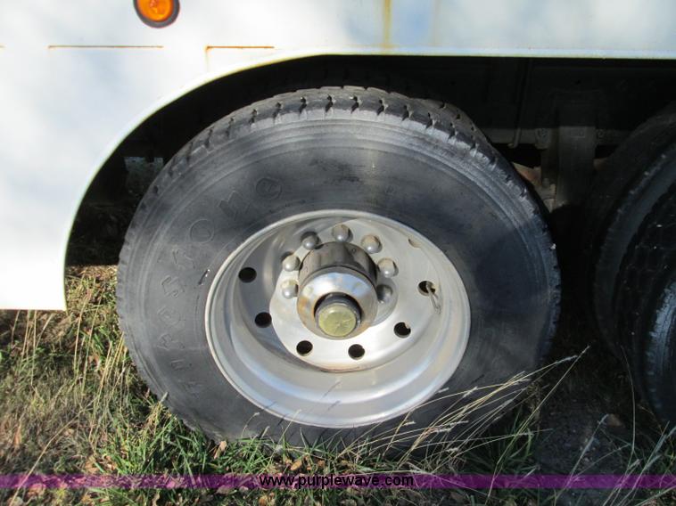 image for item L6410 1986 Peterbilt 359 service and lube truck