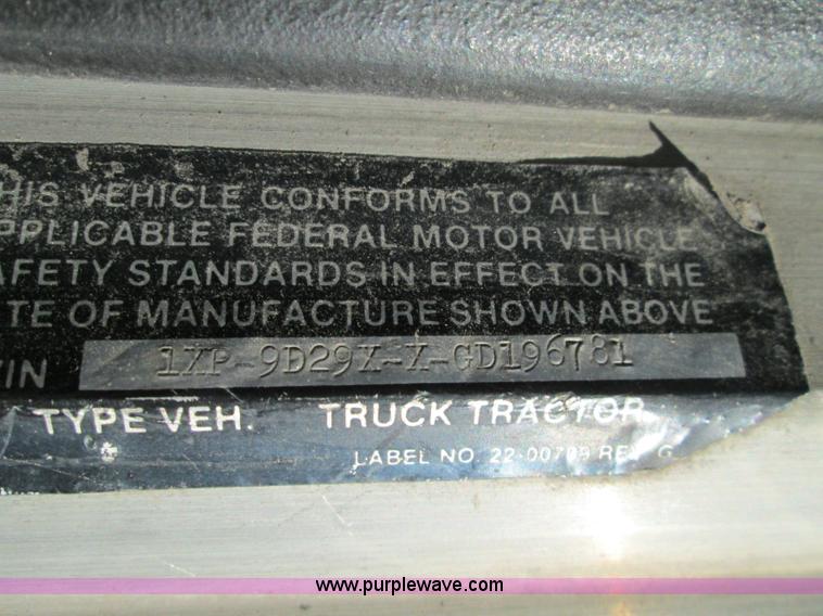 image for item L6410 1986 Peterbilt 359 service and lube truck