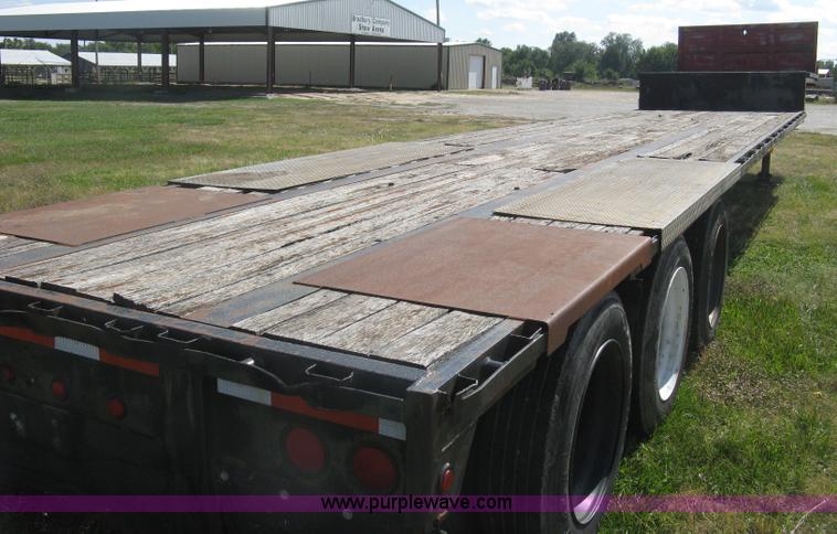 image for item L6411 1989 Fontaine DFT4-7048 drop deck trailer