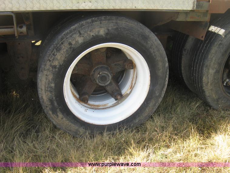 image for item L6411 1989 Fontaine DFT4-7048 drop deck trailer