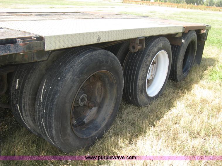 image for item L6411 1989 Fontaine DFT4-7048 drop deck trailer
