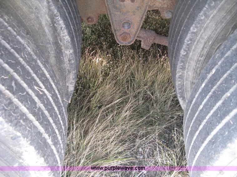 image for item L6411 1989 Fontaine DFT4-7048 drop deck trailer