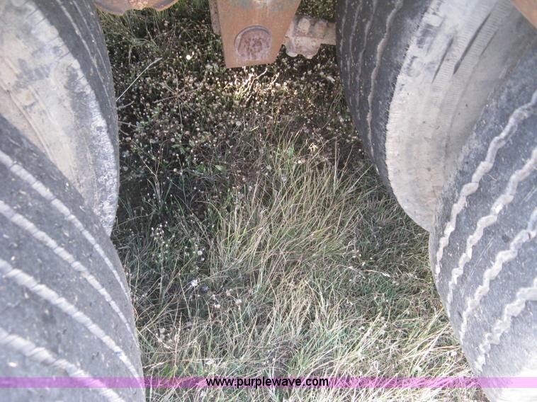 image for item L6411 1989 Fontaine DFT4-7048 drop deck trailer