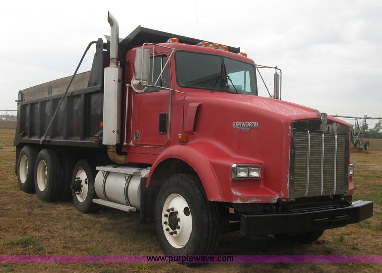 image for item L6414 1995 Kenworth T800 dump truck