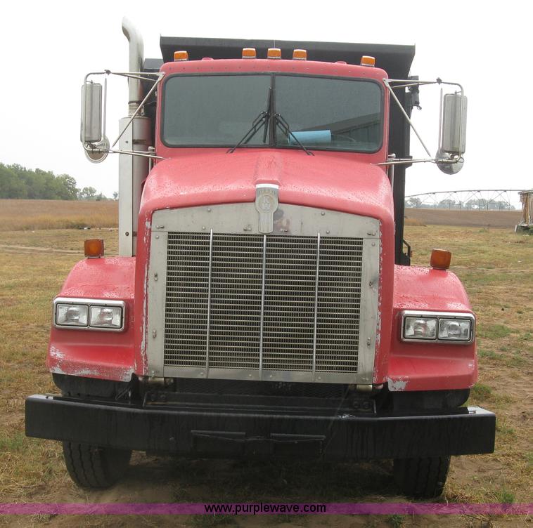 image for item L6414 1995 Kenworth T800 dump truck