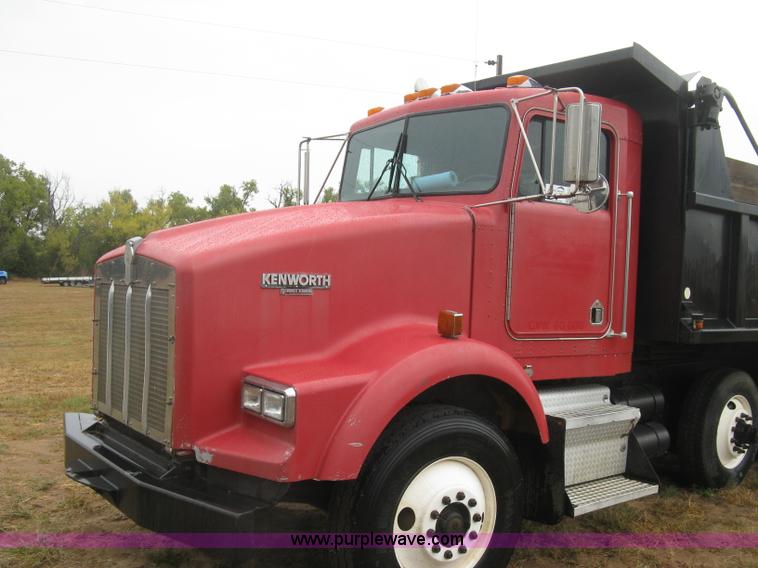 image for item L6414 1995 Kenworth T800 dump truck
