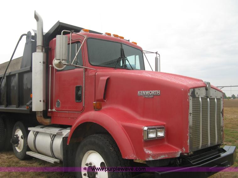 image for item L6414 1995 Kenworth T800 dump truck