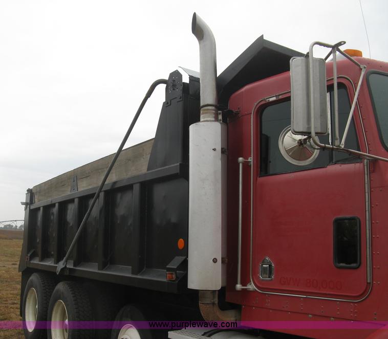 image for item L6414 1995 Kenworth T800 dump truck