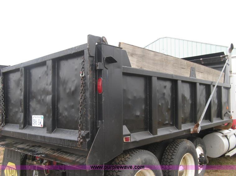 image for item L6414 1995 Kenworth T800 dump truck