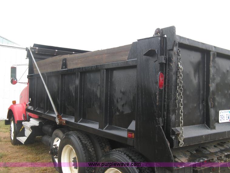 image for item L6414 1995 Kenworth T800 dump truck
