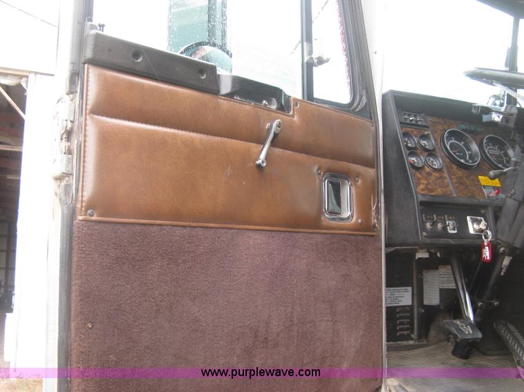 image for item L6414 1995 Kenworth T800 dump truck