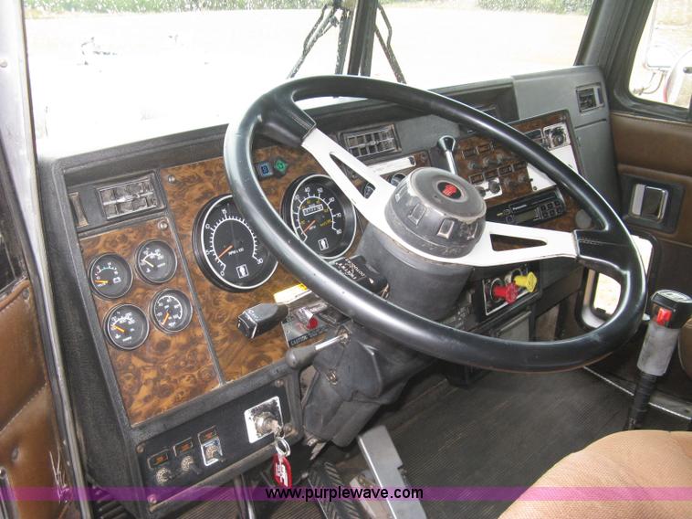 image for item L6414 1995 Kenworth T800 dump truck