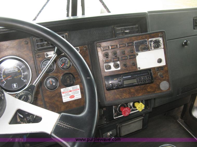 image for item L6414 1995 Kenworth T800 dump truck