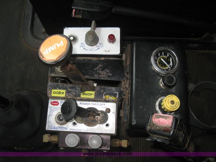 image for item L6414 1995 Kenworth T800 dump truck