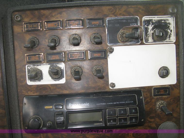 image for item L6414 1995 Kenworth T800 dump truck