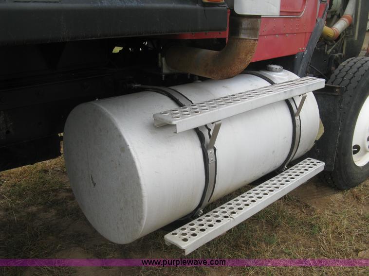 image for item L6414 1995 Kenworth T800 dump truck