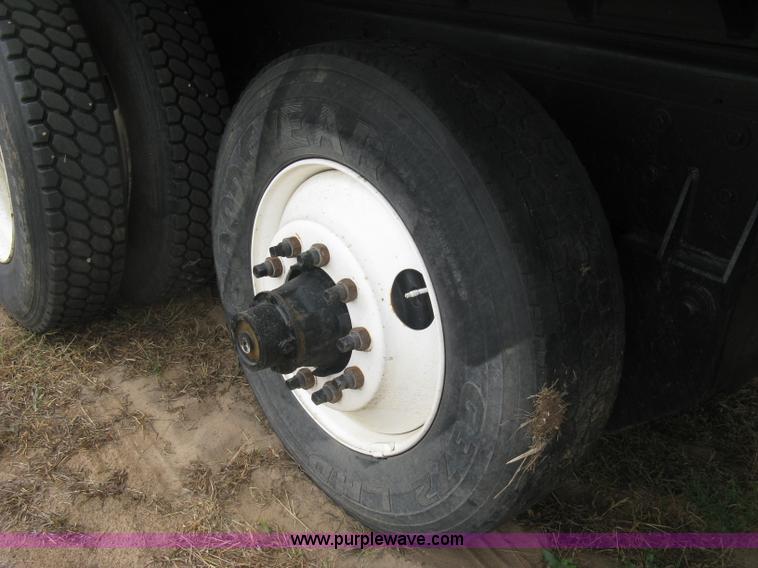 image for item L6414 1995 Kenworth T800 dump truck