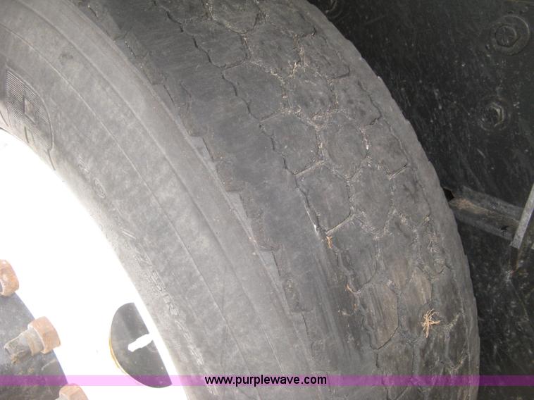 image for item L6414 1995 Kenworth T800 dump truck