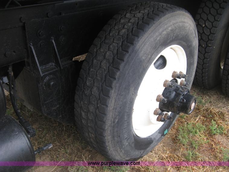 image for item L6414 1995 Kenworth T800 dump truck