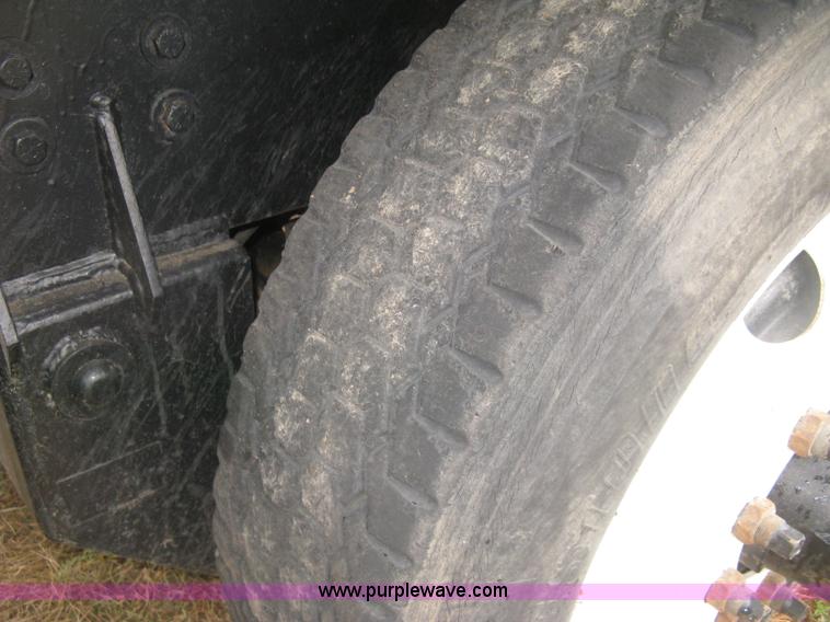 image for item L6414 1995 Kenworth T800 dump truck