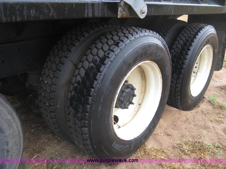 image for item L6414 1995 Kenworth T800 dump truck