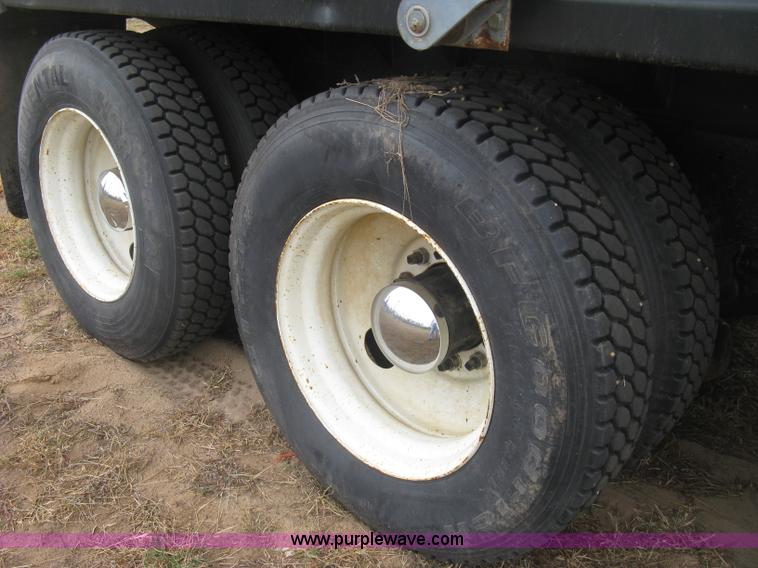 image for item L6414 1995 Kenworth T800 dump truck