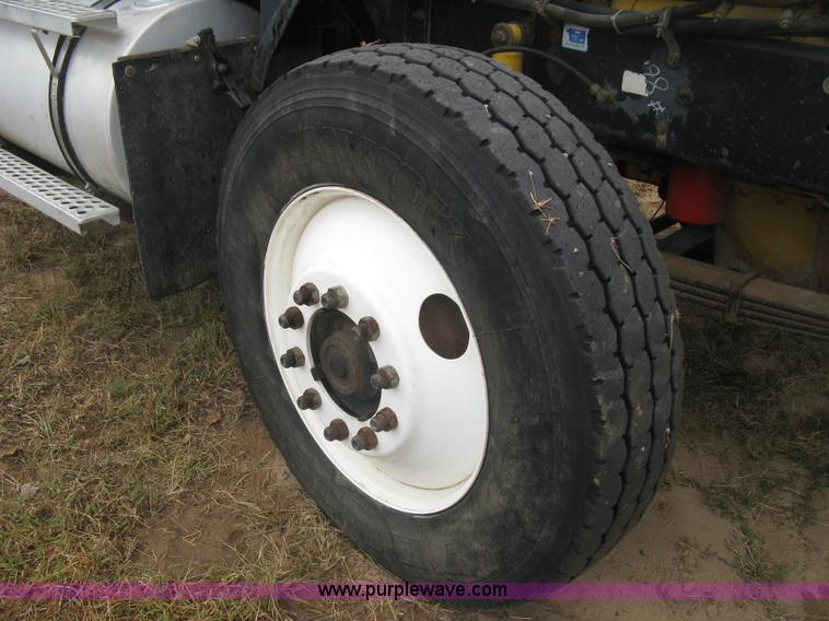 image for item L6414 1995 Kenworth T800 dump truck