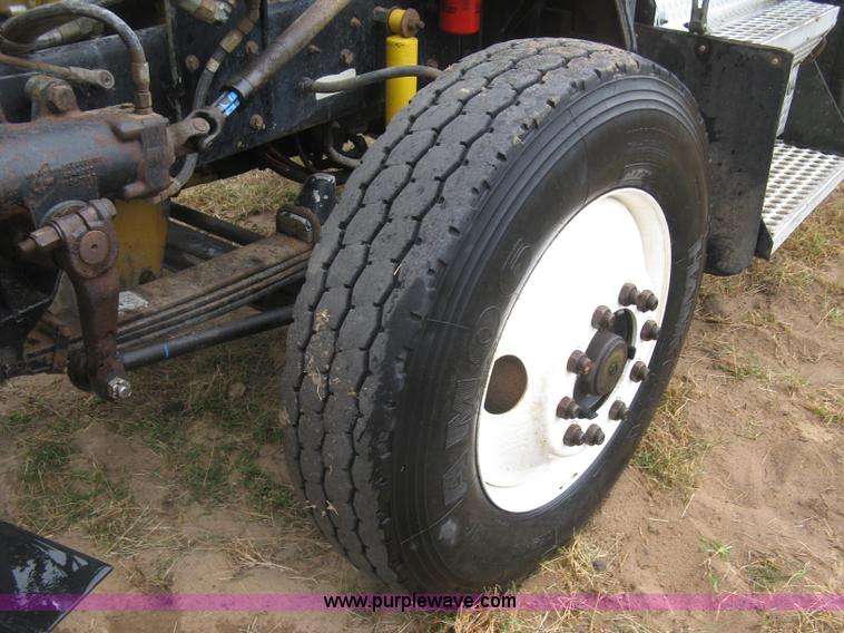 image for item L6414 1995 Kenworth T800 dump truck