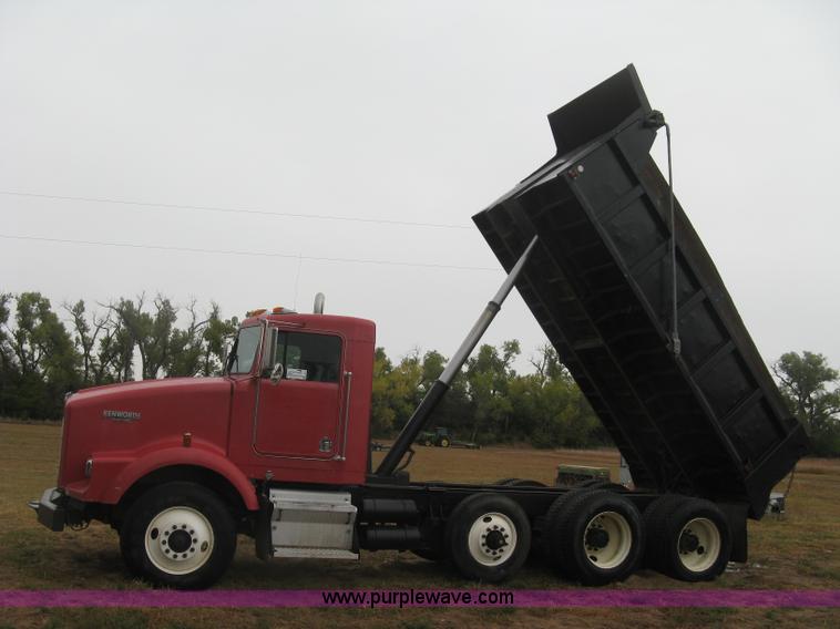 image for item L6414 1995 Kenworth T800 dump truck