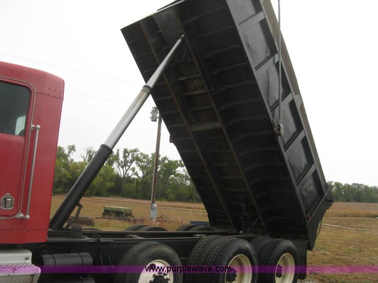 image for item L6414 1995 Kenworth T800 dump truck