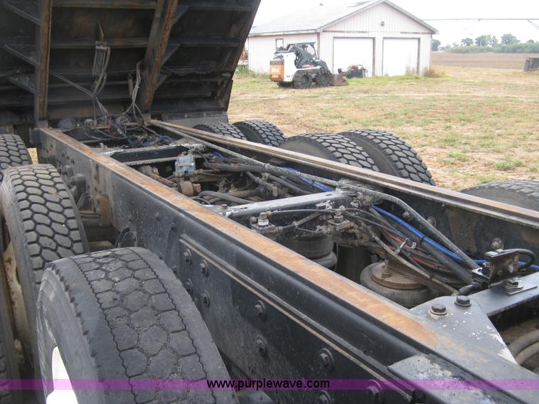 image for item L6414 1995 Kenworth T800 dump truck