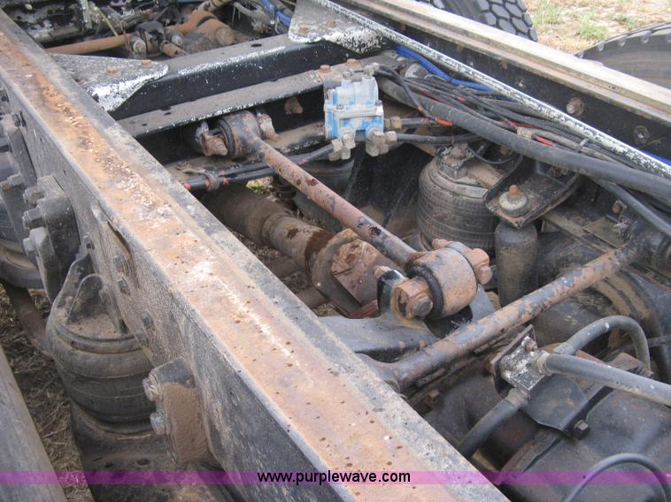 image for item L6414 1995 Kenworth T800 dump truck