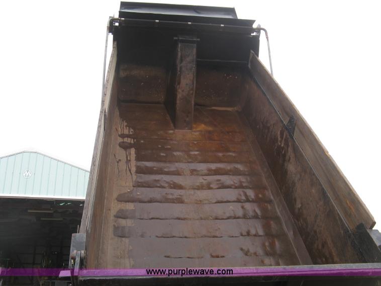 image for item L6414 1995 Kenworth T800 dump truck