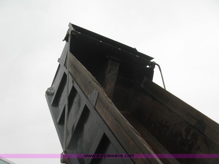 image for item L6414 1995 Kenworth T800 dump truck
