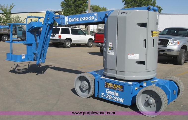 image for item L6422 1998 Genie Z-30/20N boom lift