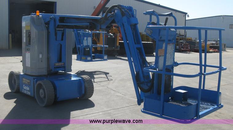image for item L6422 1998 Genie Z-30/20N boom lift