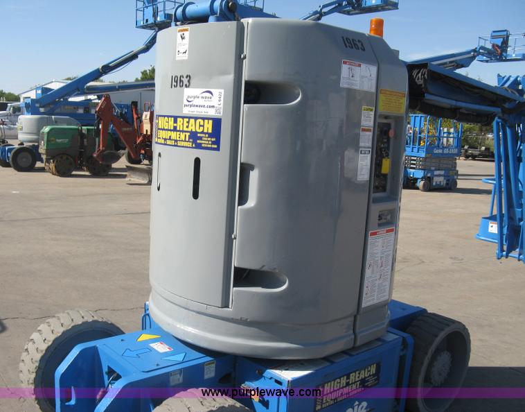 image for item L6422 1998 Genie Z-30/20N boom lift