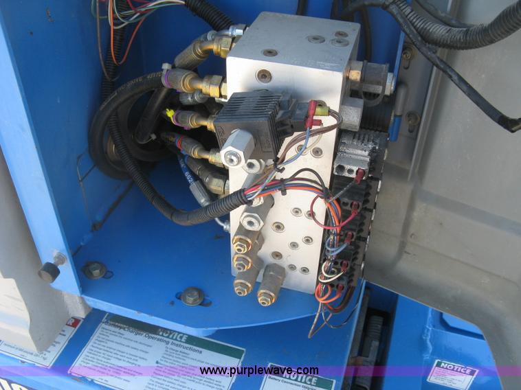 image for item L6422 1998 Genie Z-30/20N boom lift