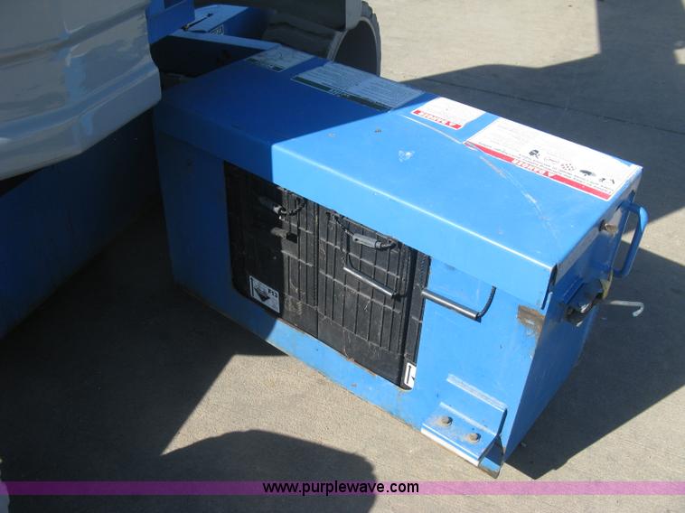 image for item L6422 1998 Genie Z-30/20N boom lift