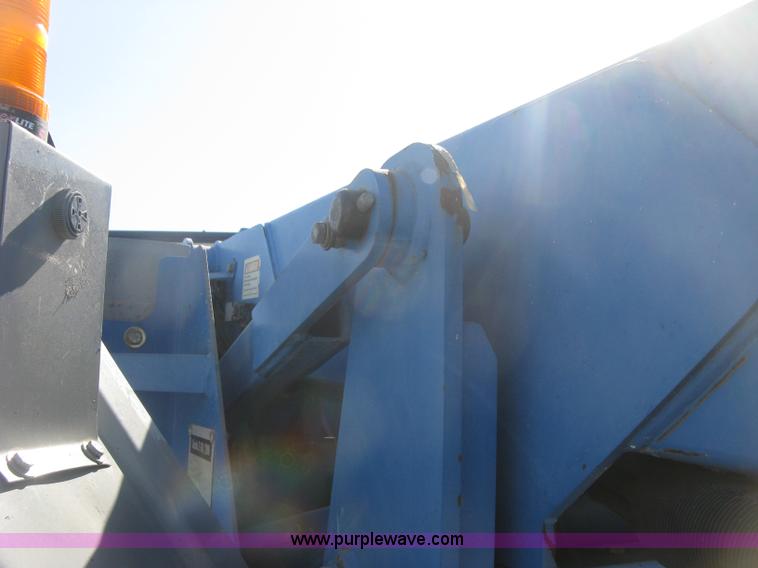 image for item L6422 1998 Genie Z-30/20N boom lift