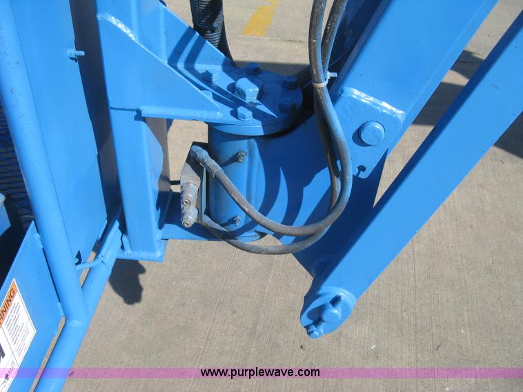 image for item L6422 1998 Genie Z-30/20N boom lift
