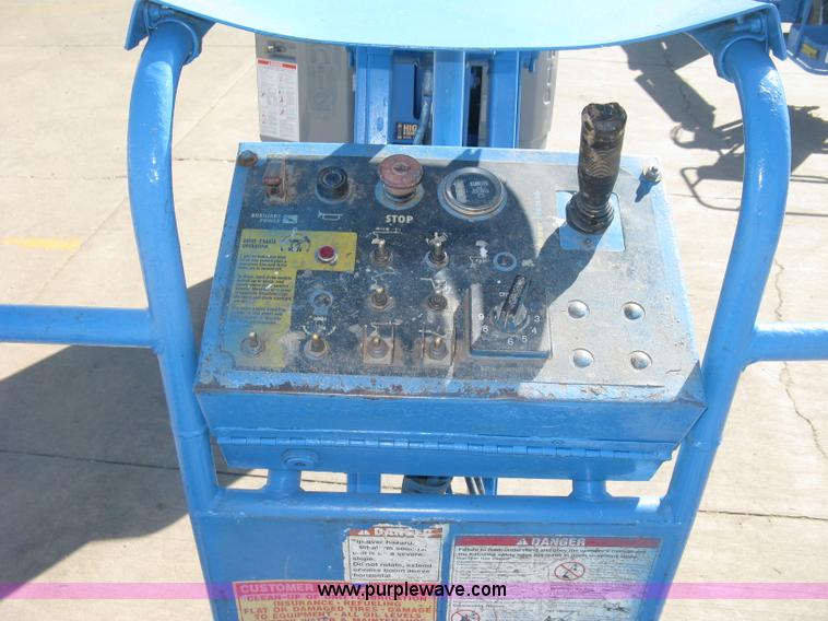 image for item L6422 1998 Genie Z-30/20N boom lift